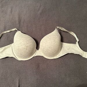 Victorias Secret 34DD T-shirt push-up bra with convertible straps. Gray